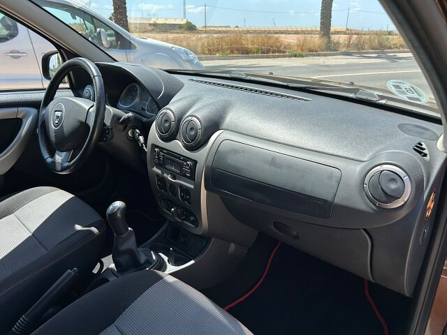 DACIA DUSTER LAUREATE 1.5 DCI SPANISH LHD IN SPAIN 29000 MILES SUPERB 2014